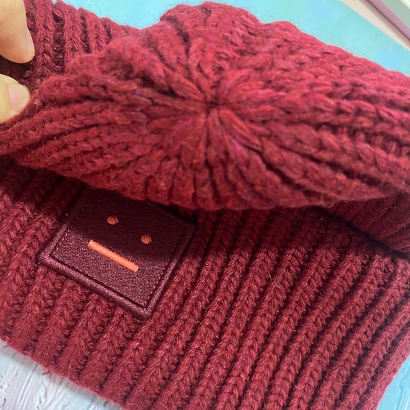 Unisex Acne Studios Burgundy Smiley Face Knit Hat - Picture 2 of 10